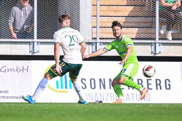 03.10.2026, Fussball, Saison 2026 2027, Testspiel, SC Austria Lustenau - FC Schalke 04, Niklas Pertlwieser (SC Austria Lustenau), Adrian Gantenbein (FC Schalke 04) xRHR-FOTO YYx Copyright: KROEGER RHR-FOTOx RHR-FOTO YY