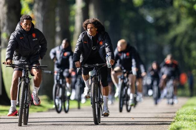 ZEIST - Jurrien Timber and Gjivai ZechiÃ«l before a training session in preparation for the Nations League match against Serbia. SONNY LENSEN ANP xVIxANPxSportx xxANPxIVx 571382852 originalFilename: 571382852.jpg