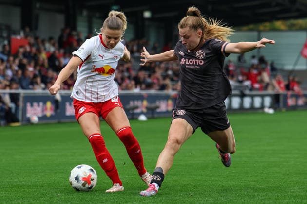 Deutschland: Fußball Google Pixel Frauen-Bundesliga 2026 - 2027, 6. Spieltag - RB Leipzig gegen FSV Mainz 05, Trainingszentrum von RB Leipzig (Leipzig): Zweikampf von Maja Lara Pageler (1. FSV Mainz 05 Frauen, 37) und Anna Maria Therese Simonsson (RB Leipzig Frauen, 27) Copyright: xLucasxWalterx