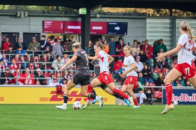 03.10.2026, GER, Frauenfußball, BL, 2026 2027, RB Leipzig - FSV Mainz 05 Zenia Mertens (4, RB Leipzig), Aktion, mit Ball, Zweikampf Leipzig Trainingszentrum der Roten Bulle Sachsen Deutschland