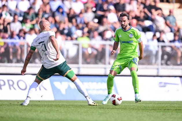 03.10.2026, Fussball, Saison 2026 2027, Testspiel, SC Austria Lustenau - FC Schalke 04, Matthias Maak (SC Austria Lustenau), Kenan Karaman (FC Schalke 04) xRHR-FOTO YYx Copyright: KROEGER RHR-FOTOx RHR-FOTO YY