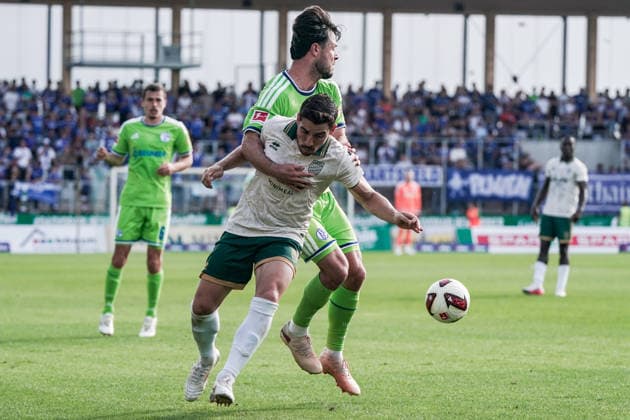 Fussball: Österreich: Testspiel 2025 2026 - 03.10.2026 - SC Austria Lustenau vs. FC Schalke 04 - SUN MINIMEAL Arena (Lustenau, Österreich); Danilo Soares (Austria Lustenau), Adrian Gantenbein (Schalke 04) Copyright: xLUKAxKOLANOVICx