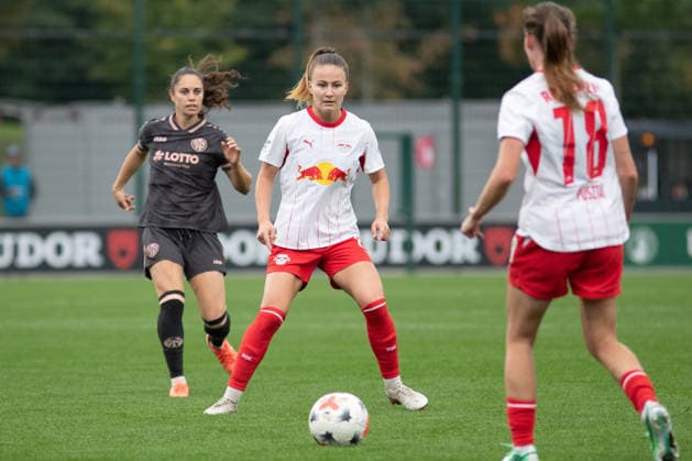 Google Pixel Frauen-Bundesliga, RB Leipzig - FSV Mainz 05; 03.10.2026 Annabel Schasching (16, RB Leipzig). Fußball, Google Pixel Frauen-Bundesliga, Saison 2026 2027, 6. Spieltag: RB Leipzig vs. FSV Mainz 05 am 03.10.2026, Trainingszentrum Cottaweg, Leipzig. DFB REGULATIONS PROHIBIT ANY USE OF PHOTOGRAPHS AS IMAGE SEQUENCES AND OR QUASI-VIDEO. Copyright: xBEAUTIFULxSPORTS JanxKaeferx