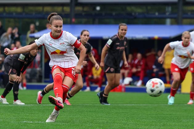 Deutschland: Fußball Google Pixel Frauen-Bundesliga 2026 - 2027, 6. Spieltag - RB Leipzig gegen FSV Mainz 05, Trainingszentrum von RB Leipzig (Leipzig): Elfmeter von Annabel Schasching (RB Leipzig Frauen, 16) Copyright: xLucasxWalterx