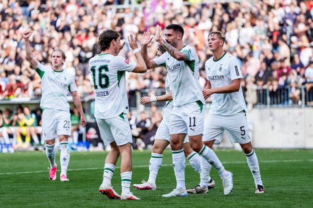 Deutschland: Fußball 2. Bundesliga, 1. Bundesliga, Freundschaftsspiel Saison 2026 27, FC St. Pauli vs Borussia Moenchengladbach Millerntor-Stadion (Hamburg St. Pauli): 1:0 für Borussia Moenchengladbach durch Tim Kleindienst (Borussia Moenchengladbach, 11), Jubel, Emotion Copyright: xStefanxTrochax
