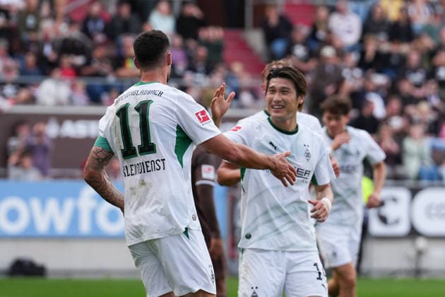 03.10.2026, xydrx, Herren, Fußball, Testspiel, FC St. Pauli - Borussia Mönchgladbach, Saison 2026 2027, Millerntor-Stadion: Torjubel nach dem Tor zum 1:0 für Borussia Mönchengladbach durch Torschütze Tim Kleindienst (Borussia Moenchengladbach, 11) zusammen mit Daiki Hashioka (Borussia Moenchengladbach, 14) DFB regulations prohibit any use of photographs as image sequences and or quasi-video. Copyright: HMBxMedia YannisxDreimann