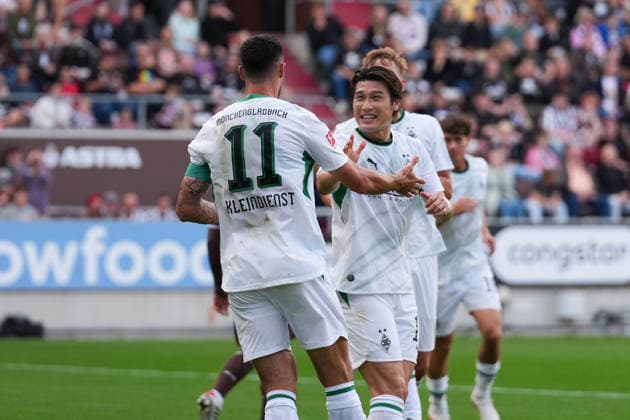 03.10.2026, xydrx, Herren, Fußball, Testspiel, FC St. Pauli - Borussia Mönchgladbach, Saison 2026 2027, Millerntor-Stadion: Torjubel nach dem Tor zum 1:0 für Borussia Mönchengladbach durch Torschütze Tim Kleindienst (Borussia Moenchengladbach, 11) zusammen mit Daiki Hashioka (Borussia Moenchengladbach, 14) DFB regulations prohibit any use of photographs as image sequences and or quasi-video. Copyright: HMBxMedia YannisxDreimann