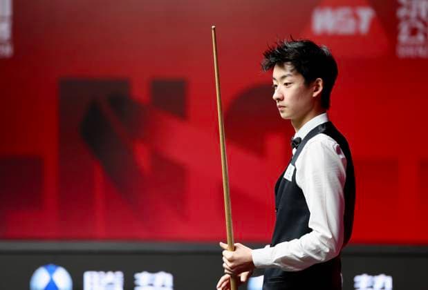 (261003) -- SHENZHEN, Oct. 3, 2026 -- Wu Yize of China looks on during the semifinal against Judd Trump of England at World Snooker Tour Shenzhen Open 2026 in Shenzhen, south China s Guangdong Province, Oct. 3, 2026. ) (SP)CHINA-SNOOKER-SHENZHEN OPEN (CN) LuxHanxin 