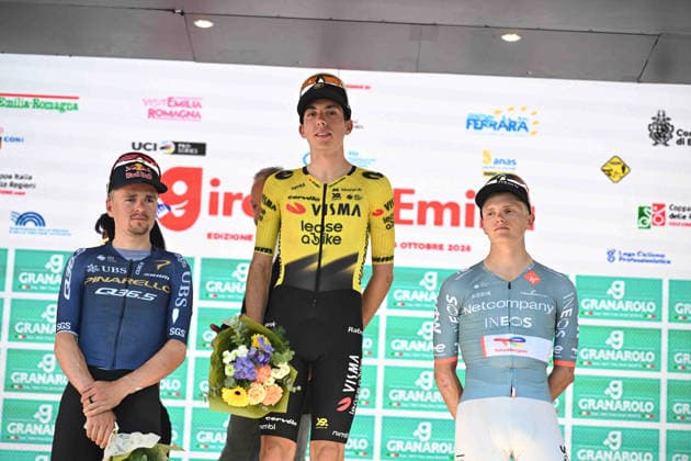 03-10-2026 Giro Dell emilia; 2026, Visma - Lease A Bike; 2026, Pinarello - Q36.5; 2026, Net Company - Ineos; Piganzoli, Davide; Pidcock, Thomas; Onley, Edgar Oscar; Bologna - San Luca; 