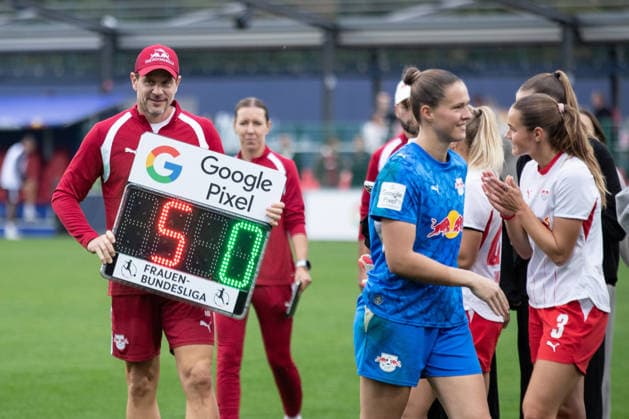 Google Pixel Frauen-Bundesliga, RB Leipzig - FSV Mainz 05; 03.10.2026 Der Endstand in Zahlen: RB Leipzig gewinnt mit 5:0 gegen Mainz. Fußball, Google Pixel Frauen-Bundesliga, Saison 2026 2027, 6. Spieltag: RB Leipzig vs. FSV Mainz 05 am 03.10.2026, Trainingszentrum Cottaweg, Leipzig. DFB REGULATIONS PROHIBIT ANY USE OF PHOTOGRAPHS AS IMAGE SEQUENCES AND OR QUASI-VIDEO. Copyright: xBEAUTIFULxSPORTS JanxKaeferx