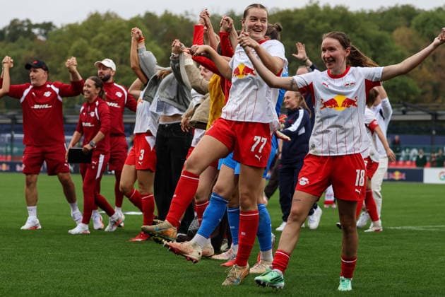 Deutschland: Fußball Google Pixel Frauen-Bundesliga 2026 - 2027, 6. Spieltag - RB Leipzig gegen FSV Mainz 05, Trainingszentrum von RB Leipzig (Leipzig): Jubel RB Team nach Heimsieg Copyright: xLucasxWalterx