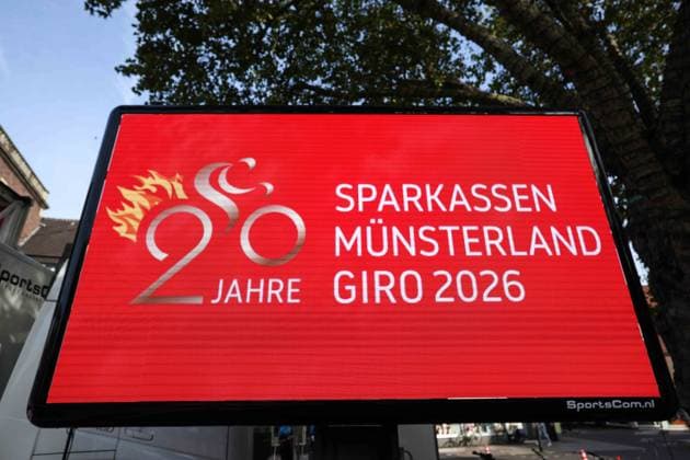 Radsport UCI ProSeries Men Elite 20. Sparkassen Münsterland Giro am 03.10.2026 Leinwand mit dem Logo und der Aufschrift Sparkassen Münsterland Giro 2026