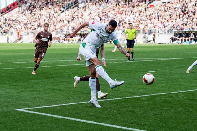 Deutschland: Fußball 2. Bundesliga, 1. Bundesliga, Freundschaftsspiel Saison 2026 27, FC St. Pauli vs Borussia Moenchengladbach Millerntor-Stadion (Hamburg St. Pauli): Tim Kleindienst (Borussia Moenchengladbach, 11), Schuss Copyright: xStefanxTrochax