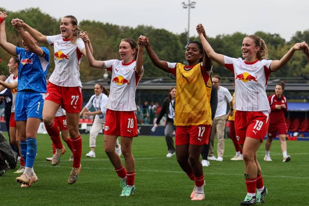 Deutschland: Fußball Google Pixel Frauen-Bundesliga 2026 - 2027, 6. Spieltag - RB Leipzig gegen FSV Mainz 05, Trainingszentrum von RB Leipzig (Leipzig): Jubel RB Team nach Heimsieg Copyright: xLucasxWalterx