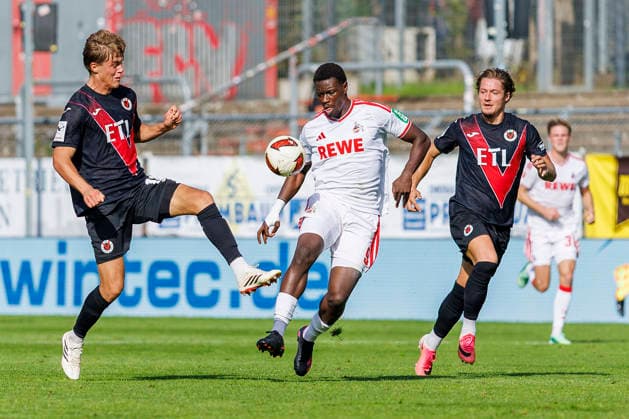 KOELN, GERMANY - OCTOBER 3, 2026: Tim Kloss (FC Viktoria Köln, 18) and Ragnar Ache (1. FC Köln, 9) during the friendly match between FC Viktoria Köln vs. 1. FC Köln at the Sportpark Hoehenberg on October 3, 2026 in Koeln, Germany. DFL REGULATIONS PROHIBIT ANY USE OF PHOTOGRAPHS AS IMAGE SEQUENCES AND OR QUASI-VIDEO. Nordrhein-Westfalen Germany Copyright: xLeahxKohringx