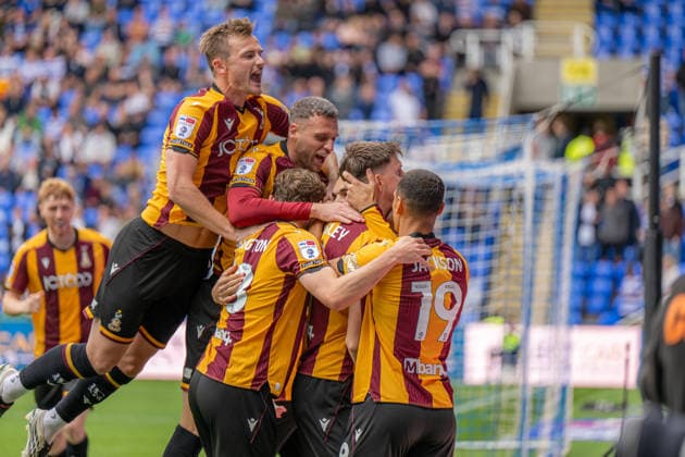 Reading v Bradford City, EFL Sky Bet League 1 Goal! Jake Beesley of Bradford City celebrates as he scores during the EFL Sky Bet League 1 match between Reading and Bradford City at the Select Car Leasing Stadium, Reading, UK on 3 October 2026. Reading Select Car Leasing Stadium Berkshire UK Editorial use only DataCo restrictions apply See www.football-dataco.com , Copyright: xStevexBaileyx PSI-24965-0045