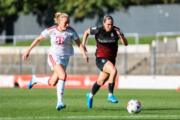 Google Pixel Frauen-Bundesliga: 1. FC Köln - SC Freiburg; 03.10.2026. Pauline Bremer (1. FC Köln, 9) im Zweikampf mit Alina Axtmann (SC Freiburg, 3) Google Pixel Frauen-Bundesliga: 1. FC Köln - SC Freiburg; Köln, Franz-Kremer-Stadion; 03.10.2026. DFB REGULATIONS PROHIBIT ANY USE OF PHOTOGRAPHS AS IMAGE SEQUENCES AND OR QUASI-VIDEO. Copyright: xBEAUTIFULxSPORTS Freisenx