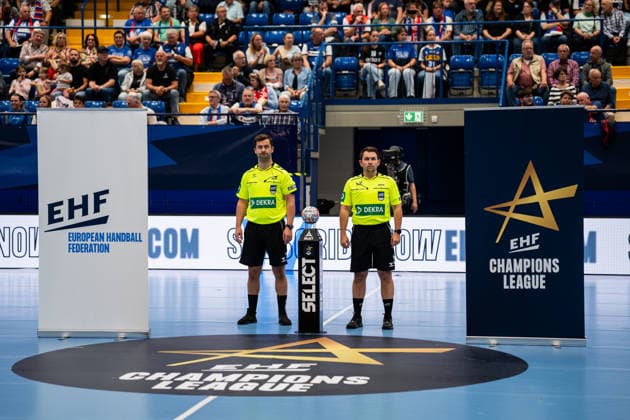HSG Blomberg-Lippe (GER) vs. HC Podravka (CRO), Handball, EHF Champions League Women, Gruppenphase, 3.10.2026, Saision 2026 2027, Lemgo Mads Dahlby Fremstad (Referee) und Jorgen Jorstad (Referee) vor dem Spiel Lemgo Phoenix Contact Arena Deutschland