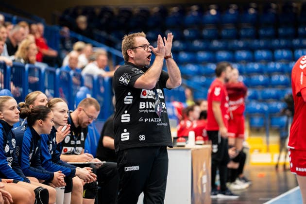 HSG Blomberg-Lippe (GER) vs. HC Podravka (CRO), Handball, EHF Champions League Women, Gruppenphase, 3.10.2026, Saision 2026 2027, Lemgo Steffen Birkner (HSG Blomberg-Lippe, Trainer) gestikuliert Lemgo Phoenix Contact Arena Deutschland