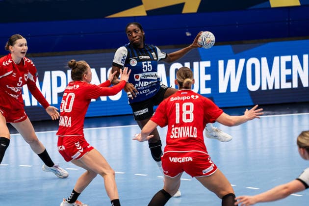 HSG Blomberg-Lippe (GER) vs. HC Podravka (CRO), Handball, EHF Champions League Women, Gruppenphase, 3.10.2026, Saision 2026 2027, Lemgo Farrelle Njinkeu (HSG Blomberg-Lippe, 55) im Torwurf Lemgo Phoenix Contact Arena Deutschland