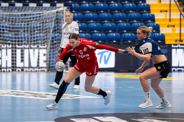 HSG Blomberg-Lippe (GER) vs. HC Podravka (CRO), Handball, EHF Champions League Women, Gruppenphase, 3.10.2026, Saision 2026 2027, Lemgo Katarina Pandza (HC Podravka, 05) im Zweikampf mit Maxi Muehlner (HSG Blomberg-Lippe, 10) Lemgo Phoenix Contact Arena Deutschland