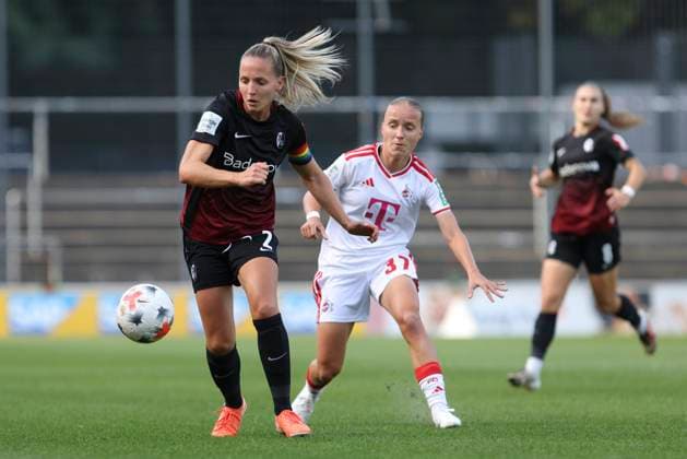 Lisa Karl (SC Freiburg) und Beke Sterner (1. FC Koeln) im Zweikampf waehrend des Spiels der Frauen Bundesliga zwischen 1.FC Koeln und SC Freiburg, Franz-Kremer-Stadion am 03. October 2026 in Koeln, Deutschland. (Foto von Oliver Kaelke DeFodi Images) +++ Lisa Karl (SC Freiburg) und Beke Sterner (1. FC Koeln) battle for the ball during the Bundesliga match between 1.FC Koeln and SC Freiburg at Franz-Kremer-Stadion on October 3, 2026 in Cologne, Germany. (Photo by Oliver Kaelke DeFodi Images) DFB DFL REGULATIONS PROHIBIT ANY USE OF PHOTOGRAPHS AS IMAGE SEQUENCES AND OR QUASI-VIDEO. (Photo by Oliver Kaelke DeFodi Images) -