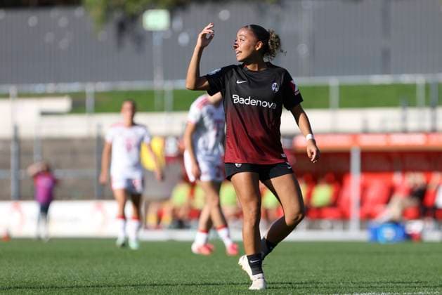 Nicole Ojukwu (SC Freiburg) gestikuliert, Gestik waehrend des Spiels der Frauen Bundesliga zwischen 1.FC Koeln und SC Freiburg, Franz-Kremer-Stadion am 03. October 2026 in Koeln, Deutschland. (Foto von Oliver Kaelke DeFodi Images) +++ Nicole Ojukwu (SC Freiburg) gestures during the Bundesliga match between 1.FC Koeln and SC Freiburg at Franz-Kremer-Stadion on October 3, 2026 in Cologne, Germany. (Photo by Oliver Kaelke DeFodi Images) DFB DFL REGULATIONS PROHIBIT ANY USE OF PHOTOGRAPHS AS IMAGE SEQUENCES AND OR QUASI-VIDEO. (Photo by Oliver Kaelke DeFodi Images) -