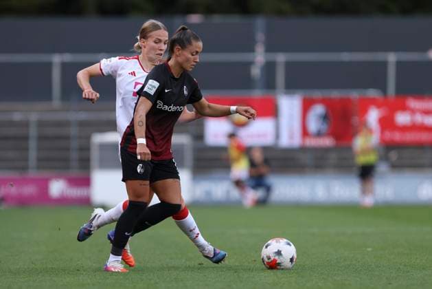 Selina Vobian (SC Freiburg) und Celina Degen (1. FC Koeln) im Zweikampf waehrend des Spiels der Frauen Bundesliga zwischen 1.FC Koeln und SC Freiburg, Franz-Kremer-Stadion am 03. October 2026 in Koeln, Deutschland. (Foto von Oliver Kaelke DeFodi Images) +++ Selina Vobian (SC Freiburg) und Celina Degen (1. FC Koeln) battle for the ball during the Bundesliga match between 1.FC Koeln and SC Freiburg at Franz-Kremer-Stadion on October 3, 2026 in Cologne, Germany. (Photo by Oliver Kaelke DeFodi Images) DFB DFL REGULATIONS PROHIBIT ANY USE OF PHOTOGRAPHS AS IMAGE SEQUENCES AND OR QUASI-VIDEO. (Photo by Oliver Kaelke DeFodi Images) -