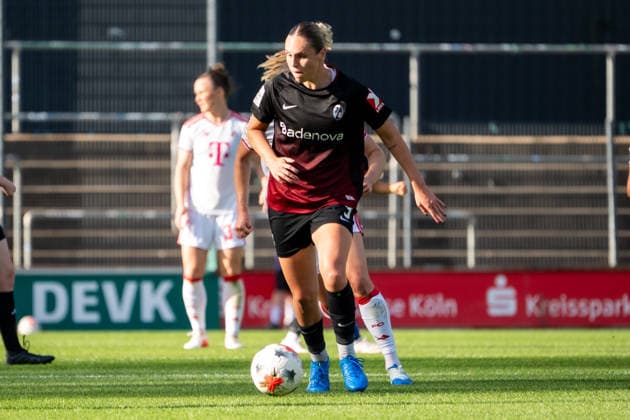 Deutschland: Google Pixel Frauen-Bundesliga 2026 2027, 6.Spieltag, 1.FC Köln vs SC Freiburg, Samstag, 03.10.2026, Franz-Kremer-Stadion (Köln-Westfalen): Alina Axtmann (SC Freiburg ,3) am Ball Köln Franz-Kremer-Stadion, Köln Deutschland Copyright: xOrhanxHabashx