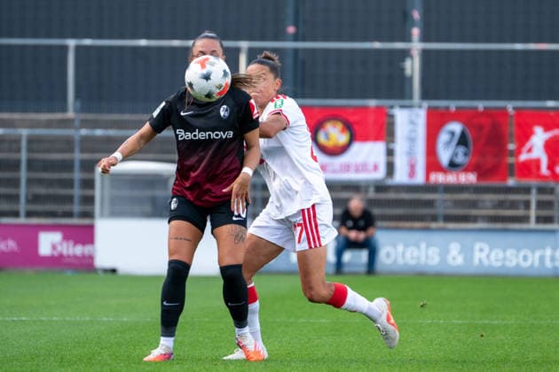 Deutschland: Google Pixel Frauen-Bundesliga 2026 2027, 6.Spieltag, 1.FC Köln vs SC Freiburg, Samstag, 03.10.2026, Franz-Kremer-Stadion (Köln-Westfalen): Selina Vobian (SC Freiburg, 10) Zweikampf, Spielszene, Duell, duel, tackle, tackling, Dynamik, Action, Aktion gegen Beke Sterner (1.FC Köln, 37) Köln Franz-Kremer-Stadion, Köln Deutschland Copyright: xOrhanxHabashx