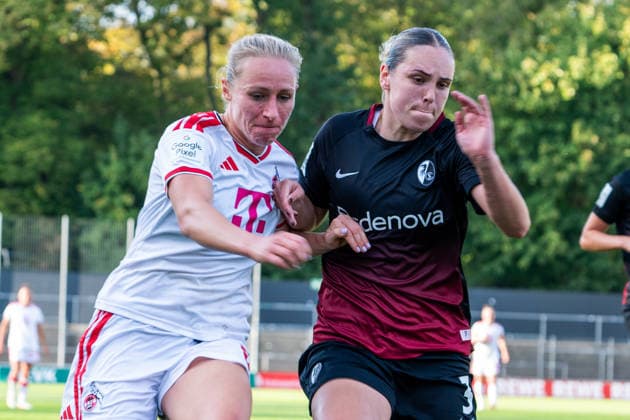 Deutschland: Google Pixel Frauen-Bundesliga 2026 2027, 6.Spieltag, 1.FC Köln vs SC Freiburg, Samstag, 03.10.2026, Franz-Kremer-Stadion (Köln-Westfalen): Pauline Bremer (1.FC Köln, 9) Zweikampf, Spielszene, Duell, duel, tackle, tackling, Dynamik, Action, Aktion gegen Alina Axtmann (SC Freiburg ,3) Köln Franz-Kremer-Stadion, Köln Deutschland Copyright: xOrhanxHabashx