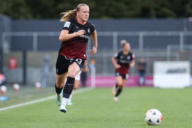 Luca-Emily Birkholz (SC Freiburg) in Aktion, am Ball, Einzelaktion waehrend des Spiels der Frauen Bundesliga zwischen 1.FC Koeln und SC Freiburg, Franz-Kremer-Stadion am 03. October 2026 in Koeln, Deutschland. (Foto von Oliver Kaelke DeFodi Images) +++ Luca-Emily Birkholz (SC Freiburg) controls the ball during the Bundesliga match between 1.FC Koeln and SC Freiburg at Franz-Kremer-Stadion on October 3, 2026 in Cologne, Germany. (Photo by Oliver Kaelke DeFodi Images) DFB DFL REGULATIONS PROHIBIT ANY USE OF PHOTOGRAPHS AS IMAGE SEQUENCES AND OR QUASI-VIDEO. (Photo by Oliver Kaelke DeFodi Images) -