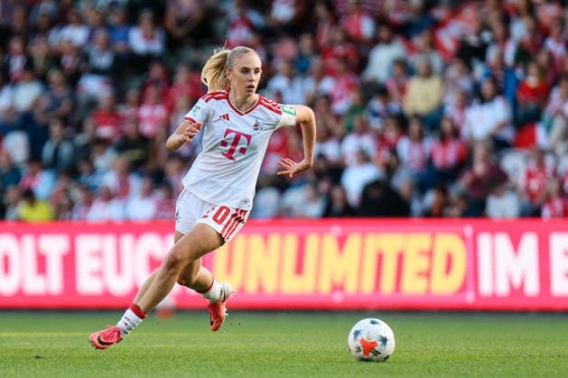 Google Pixel Frauen-Bundesliga: 1. FC Köln - SC Freiburg; 03.10.2026. Carolin Elsen (1. FC Köln, 20) am Ball Google Pixel Frauen-Bundesliga: 1. FC Köln - SC Freiburg; Köln, Franz-Kremer-Stadion; 03.10.2026. DFB REGULATIONS PROHIBIT ANY USE OF PHOTOGRAPHS AS IMAGE SEQUENCES AND OR QUASI-VIDEO. Copyright: xBEAUTIFULxSPORTS Freisenx
