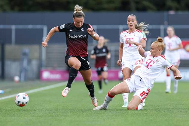 Carina Brunold (SC Freiburg) und Laura Vogt (1. FC Koeln) im Zweikampf waehrend des Spiels der Frauen Bundesliga zwischen 1.FC Koeln und SC Freiburg, Franz-Kremer-Stadion am 03. October 2026 in Koeln, Deutschland. (Foto von Oliver Kaelke DeFodi Images) +++ Carina Brunold (SC Freiburg) und Laura Vogt (1. FC Koeln) battle for the ball during the Bundesliga match between 1.FC Koeln and SC Freiburg at Franz-Kremer-Stadion on October 3, 2026 in Cologne, Germany. (Photo by Oliver Kaelke DeFodi Images) DFB DFL REGULATIONS PROHIBIT ANY USE OF PHOTOGRAPHS AS IMAGE SEQUENCES AND OR QUASI-VIDEO. (Photo by Oliver Kaelke DeFodi Images) -