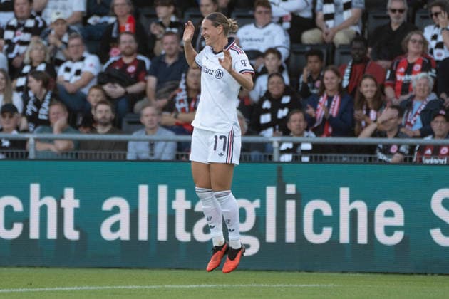 03.10.2026, xhfmx, Fussball Google Pixel Frauen-Bundesliga, Eintracht Frankfurt - FC Bayern München Klara Bühl (FC Bayern München) bejubelt Ihr Tor zum 0:1 gegen Frankfurt Tor, Goal, Jubel, Celebration Frankfurt am Main