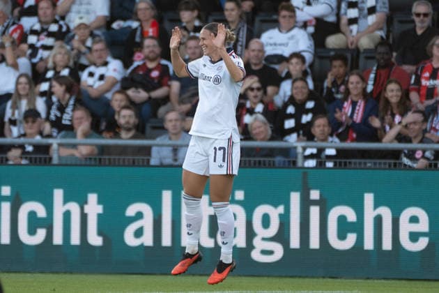 03.10.2026, xhfmx, Fussball Google Pixel Frauen-Bundesliga, Eintracht Frankfurt - FC Bayern München Klara Bühl (FC Bayern München) bejubelt Ihr Tor zum 0:1 gegen Frankfurt Tor, Goal, Jubel, Celebration Frankfurt am Main