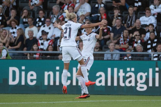 03.10.2026, xhfmx, Fussball Google Pixel Frauen-Bundesliga, Eintracht Frankfurt - FC Bayern München v.l. Pernille Harder (FC Bayern München) und Klara Bühl (FC Bayern München) bejubeln das 0:1 gegen Frankfurt. Tor, Goal, Jubel, Celebration Frankfurt am Main