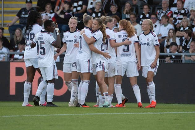 03.10.2026, xhfmx, Fussball Google Pixel Frauen-Bundesliga, Eintracht Frankfurt - FC Bayern München Die FC Bayern München Frauen bejubeln das 0:1 in Frankfurt. Tor, GOal, Jubel, Celebration Frankfurt am Main