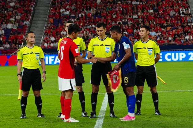 HONG KONG-SPORTS ASEAN-CUP The captains of Hong Kong, China and Cambodia exchange pennants and take part in the pre-match coin toss with match officials ahead of the FIFA ASEAN Challenge Cup final at Kai Tak Stadium in Hong Kong on October 3, 2026. (Photo by Zulu Lo TMHK via Nexpher Images) Hong Kong
