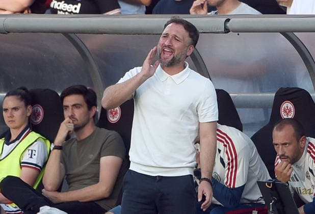 03.10.2026, xhbx, Fussball Google Pixel Frauen-Bundesliga, Eintracht Frankfurt - FC Bayern München v.l. Trainer Jose Barcala (FC Bayern München Frauen) Frankfurt am Main