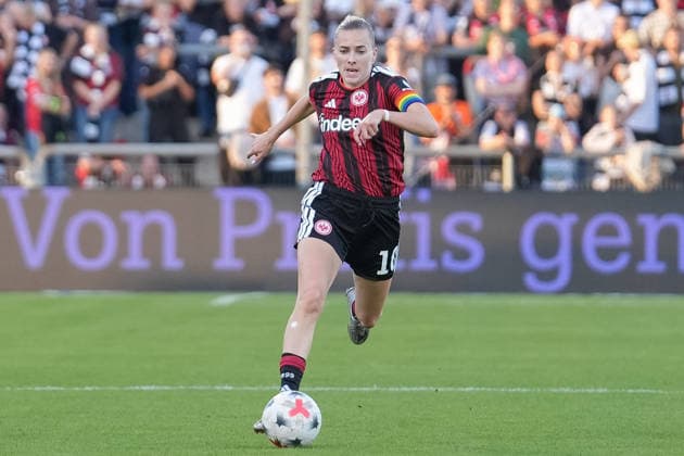 Deutschland: Fußball Google Pixel Frauen-Bundesliga 2026 2027, 6. Spieltag - SV Eintracht Frankfurt vs FC Bayern München - Am Brentanobad (Frankfurt): Laura Freigang (SGE, 10) am Ball Copyright: xTobiasxWentzellx