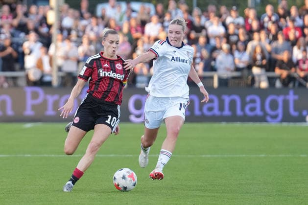 Deutschland: Fußball Google Pixel Frauen-Bundesliga 2026 2027, 6. Spieltag - SV Eintracht Frankfurt vs FC Bayern München - Am Brentanobad (Frankfurt): Laura Freigang (SGE, 10) im Zweikampf mit Alara Sehitler (FCB, 14) Copyright: xTobiasxWentzellx