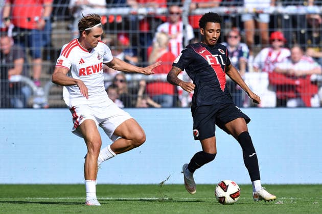 Fußball Testspiel FC Viktoria Köln - 1. FC Köln am 03.10.2026 im Sportpark Höhenberg in Köln Joel Schmied ( Köln ), links - Eric Gueye ( Köln ), rechts