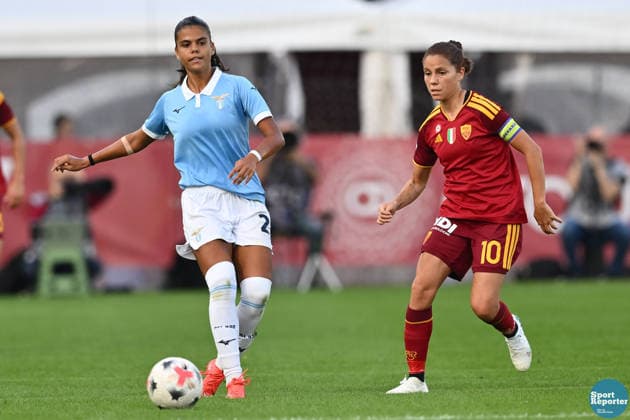 IPA89263840 - Andrea Holmstrom of S.S. Lazio and Manuela Giugliano of A.S. Roma during the Serie A Women s League match between Roma and Lazio—the AS Roma vs. S.S. Lazio Women game, an Italian Serie A Women s match—in Rome, Italy, on October 3, 2026  Copyright: xClaudioxEnea IPAxSportx xx IPA89263840