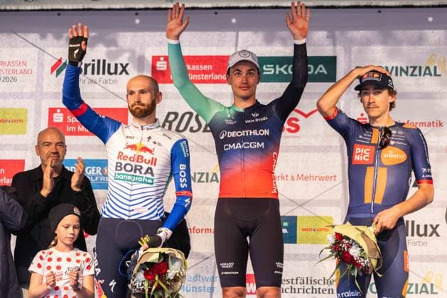 Radsport UCI ProSeries Men Elite 20. Sparkassen Münsterland Giro am 03.10.2026 Das Podium des Münsterland Giro v.l.n.r.: Jordi Meeus (Red Bull - Bora - Hansgrohe), Olav Kooij (Decathlon CMA CGM Team), Frits Biesterbos (Team Picnic PostNL)