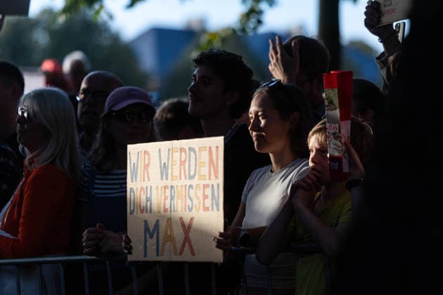 Radsport UCI ProSeries Men Elite 20. Sparkassen Münsterland Giro am 03.10.2026 Ein Fan hält ein Schild mit der Aufschrift: Wir werden dich vermissen Max für Maximilian Richard Walscheid (Lidl-Trek)