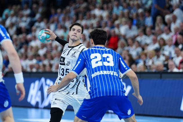 Domen Makuc (THW Kiel, 35), Ludvig Hallbäck (VfL Gummersbach, 23) GER, THW Kiel vs. VfL Gummersbach, Handball, 1. Bundesliga, Spieltag 7, Saison 2026 2027, 03.10.2026 GER, THW Kiel vs. VfL Gummersbach, Handball, 1. Bundesliga, Spieltag 7, Saison 2026 2027, 03.10.2026 Kiel Copyright: xEibner-Pressefoto MarcelxvonxFehrnx EP_MFN