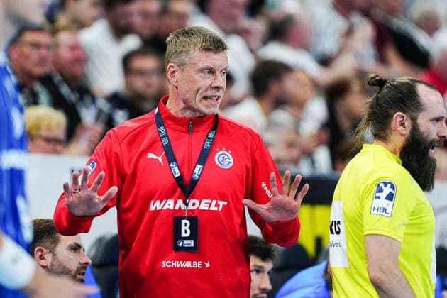 Gudjon Valur Sigurdsson (VfL Gummersbach, Trainer) GER, THW Kiel vs. VfL Gummersbach, Handball, 1. Bundesliga, Spieltag 7, Saison 2026 2027, 03.10.2026 GER, THW Kiel vs. VfL Gummersbach, Handball, 1. Bundesliga, Spieltag 7, Saison 2026 2027, 03.10.2026 Kiel Copyright: xEibner-Pressefoto MarcelxvonxFehrnx EP_MFN