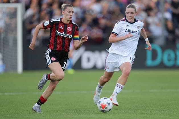 Eintracht Frankfurt - FC Bayern München, Google Pixel Frauen-Bundesliga Laura Freigang (Eintracht Frankfurt, 10) gegen Alara Sehitler (FC Bayern München, 14). Spiel des Google Pixel Frauen-Bundesliga zwischen Eintracht Frankfurt und dem FC Bayern München am 3. Oktober 2026 im Stadion am Brentanobad in Frankfurt am Main., Frankfurt am Main Hessen Deutschland Stadion am Brentanobad