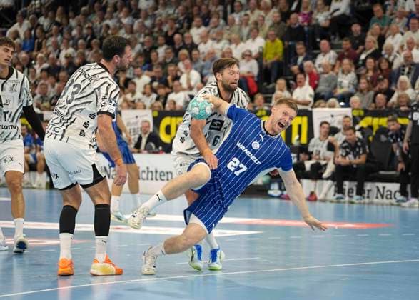 Foto : Torwurf von .... Kristjan Horzen ( Gummersbach ) gegen Harald Reinkind (Kiel) Handball Herren 1. Bundesliga am Sa. 03.10.2026 THW Kiel - VfL Gummersbach